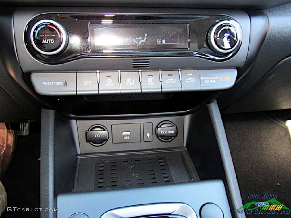 2022 Hyundai Kona SEL Controls Photos