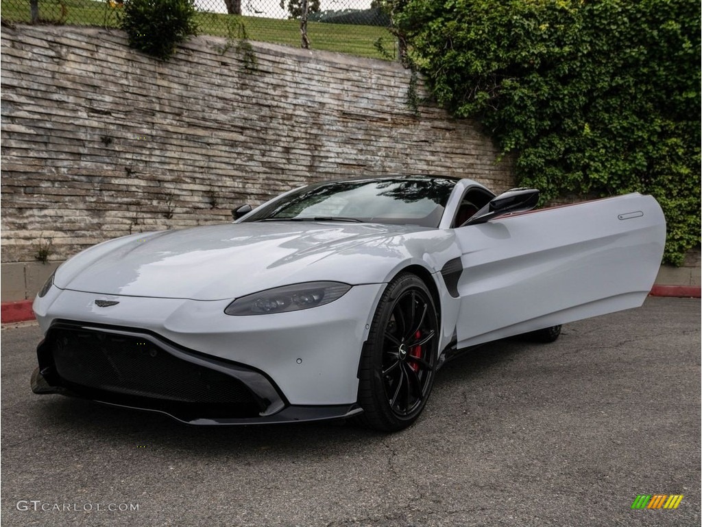 Clubsport White 2019 Aston Martin Vantage Coupe Exterior Photo #146647511