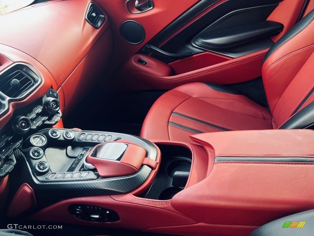 2019 Aston Martin Vantage Coupe Controls Photo #146647640