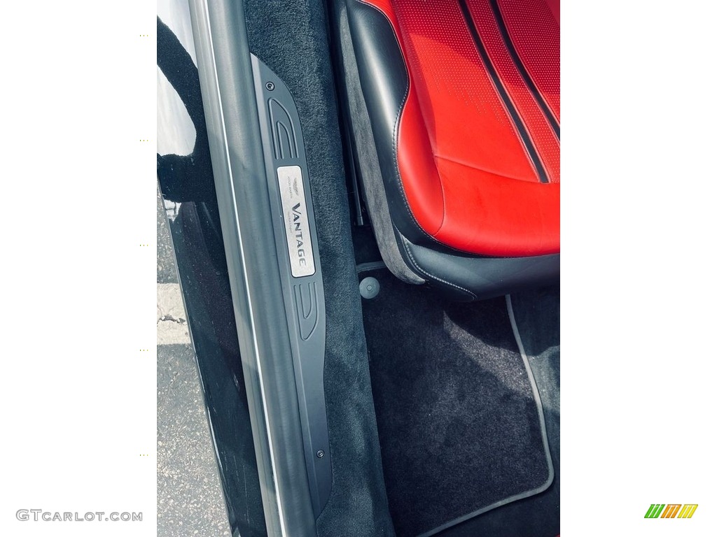2019 Aston Martin Vantage Coupe Marks and Logos Photo #146647943