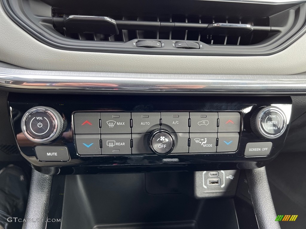 2024 Jeep Compass Limited 4x4 Controls Photos