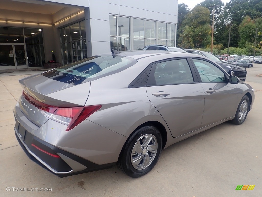 2024 Elantra SE - Fluid Metal / Gray photo #2