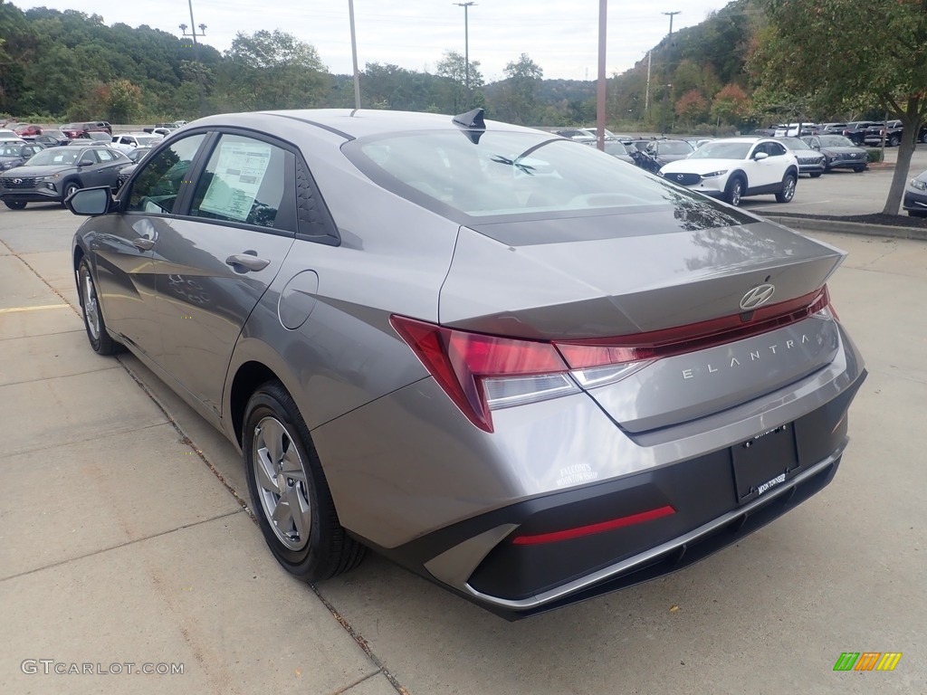 2024 Elantra SE - Fluid Metal / Gray photo #4