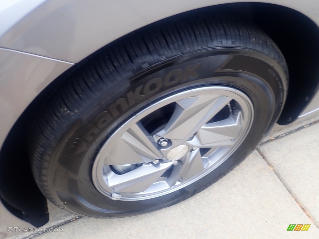 2024 Elantra SE - Fluid Metal / Gray photo #9