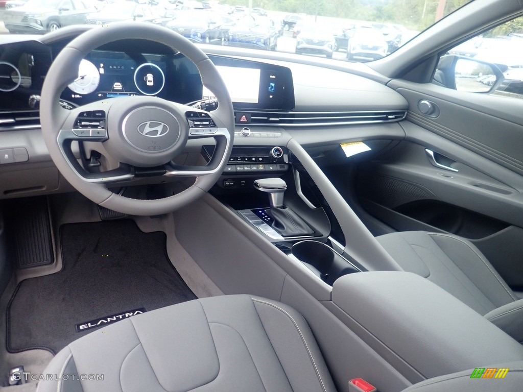 Gray Interior 2024 Hyundai Elantra SEL Photo #146651697