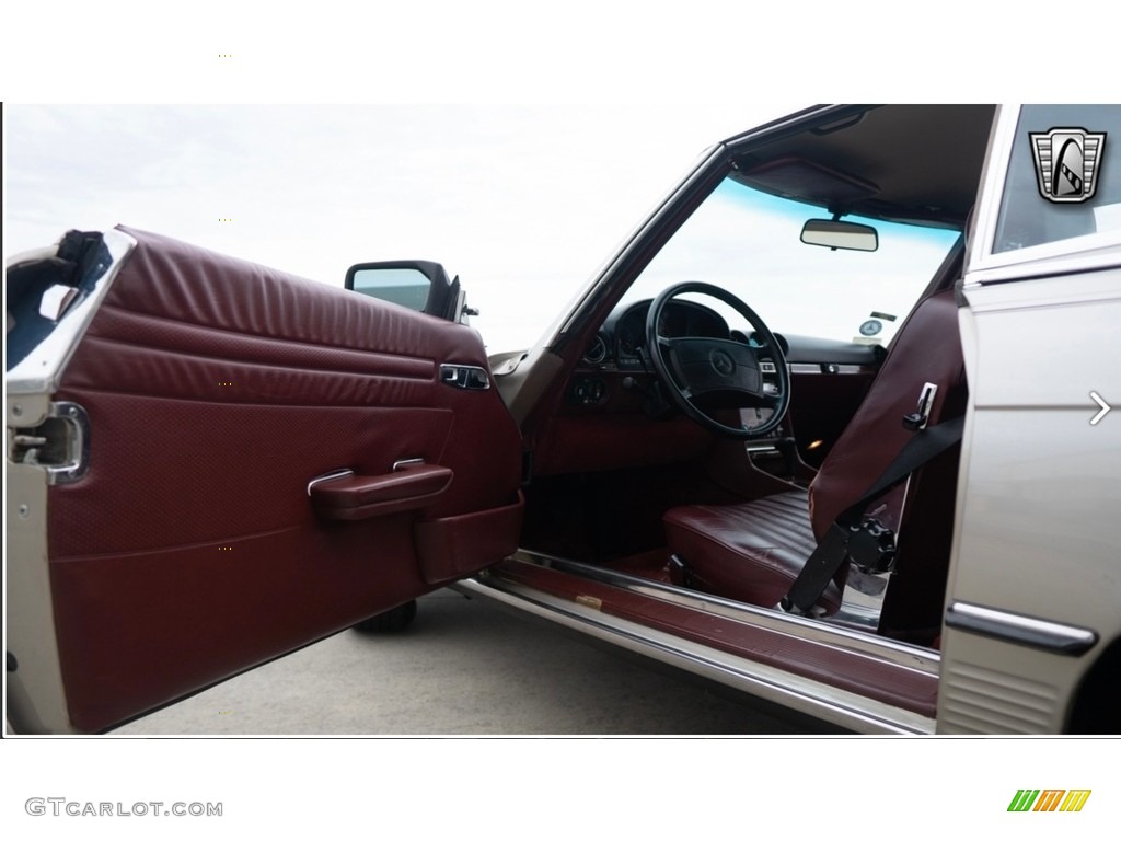 1987 Mercedes-Benz SL Class 560 SL Roadster Burgundy Door Panel Photo #146651817