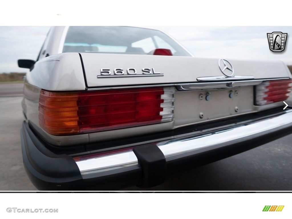 1987 Mercedes-Benz SL Class 560 SL Roadster Marks and Logos Photo #146652084