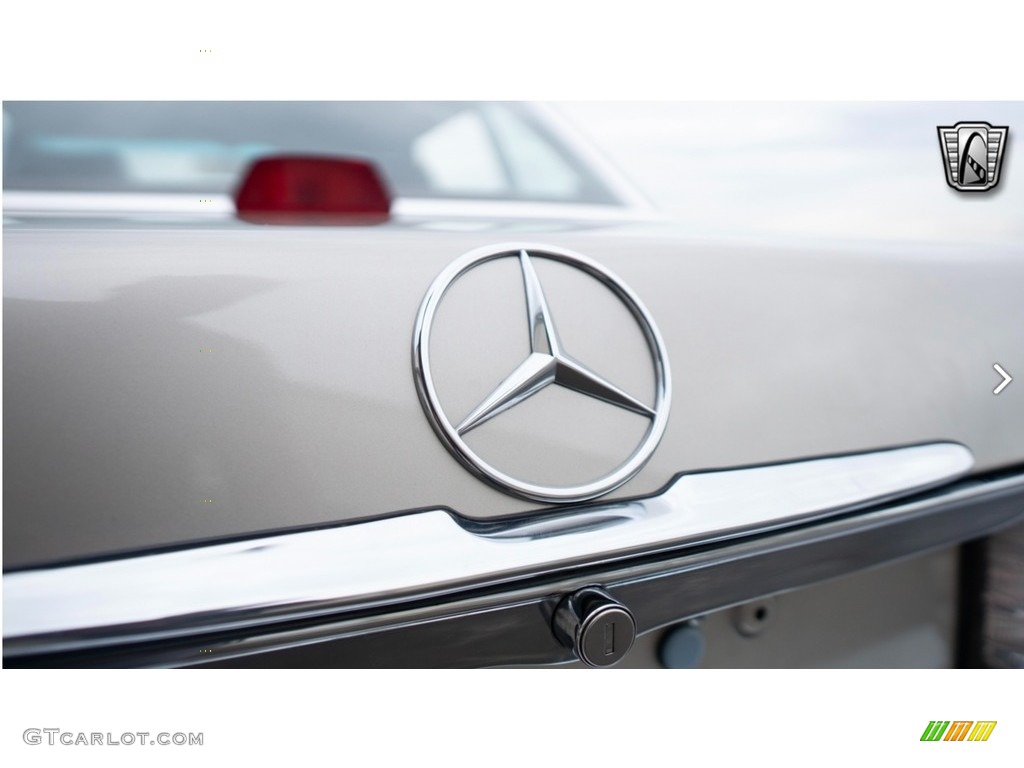 1987 Mercedes-Benz SL Class 560 SL Roadster Marks and Logos Photos