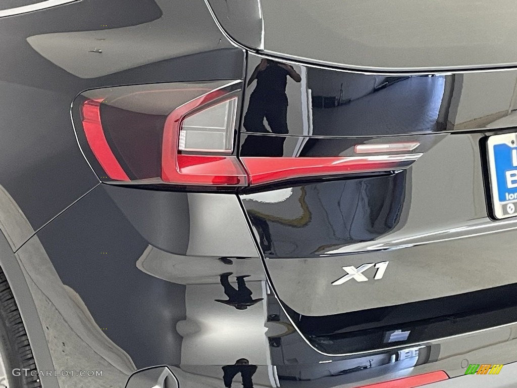 2023 X1 xDrive28i - Jet Black / Black photo #6