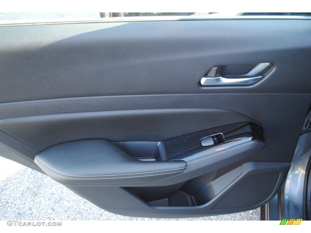 2020 Nissan Altima SL AWD Charcoal Door Panel Photo #146654372