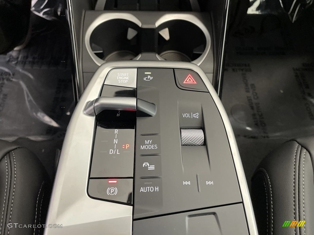 2023 BMW X1 xDrive28i Transmission Photos