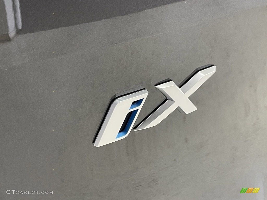2024 BMW iX xDrive50 Marks and Logos Photos