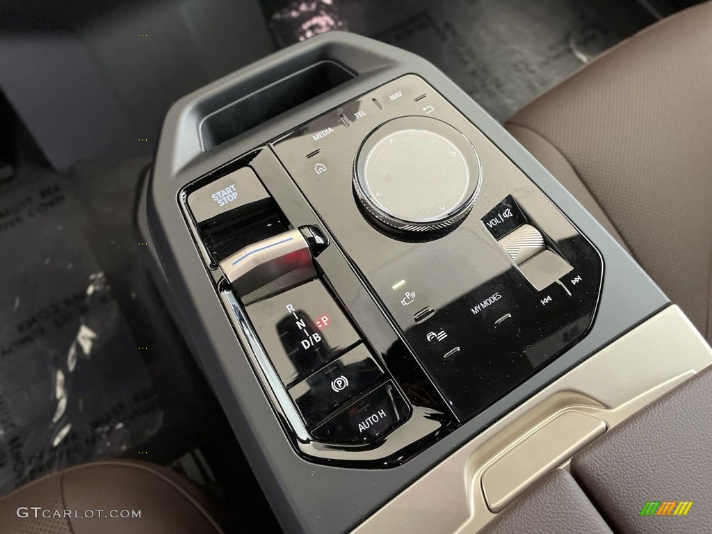 2024 BMW iX xDrive50 Controls Photo #146655067