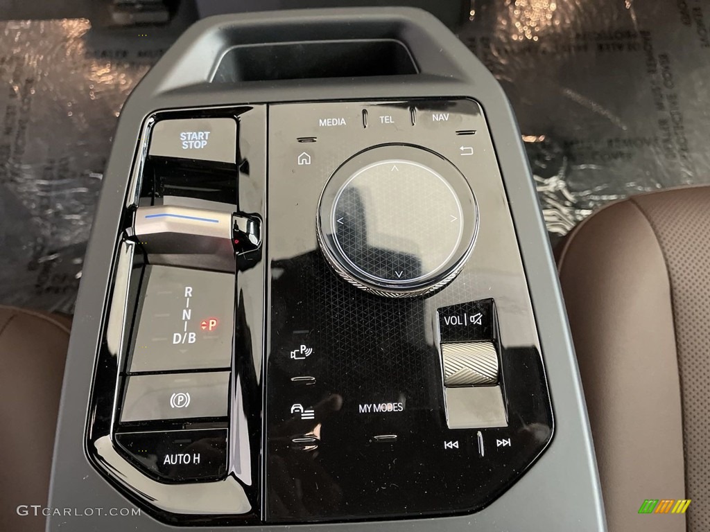2024 BMW iX xDrive50 Controls Photos