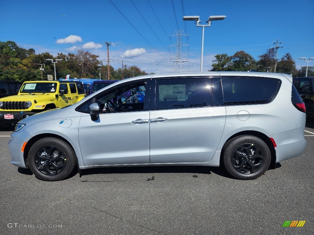 Silver Mist 2023 Chrysler Pacifica Hybrid Touring L Exterior Photo #146655157