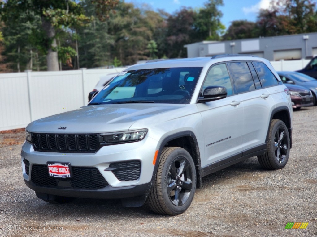 2023 Grand Cherokee Altitude 4x4 - Silver Zynith / Global Black photo #1