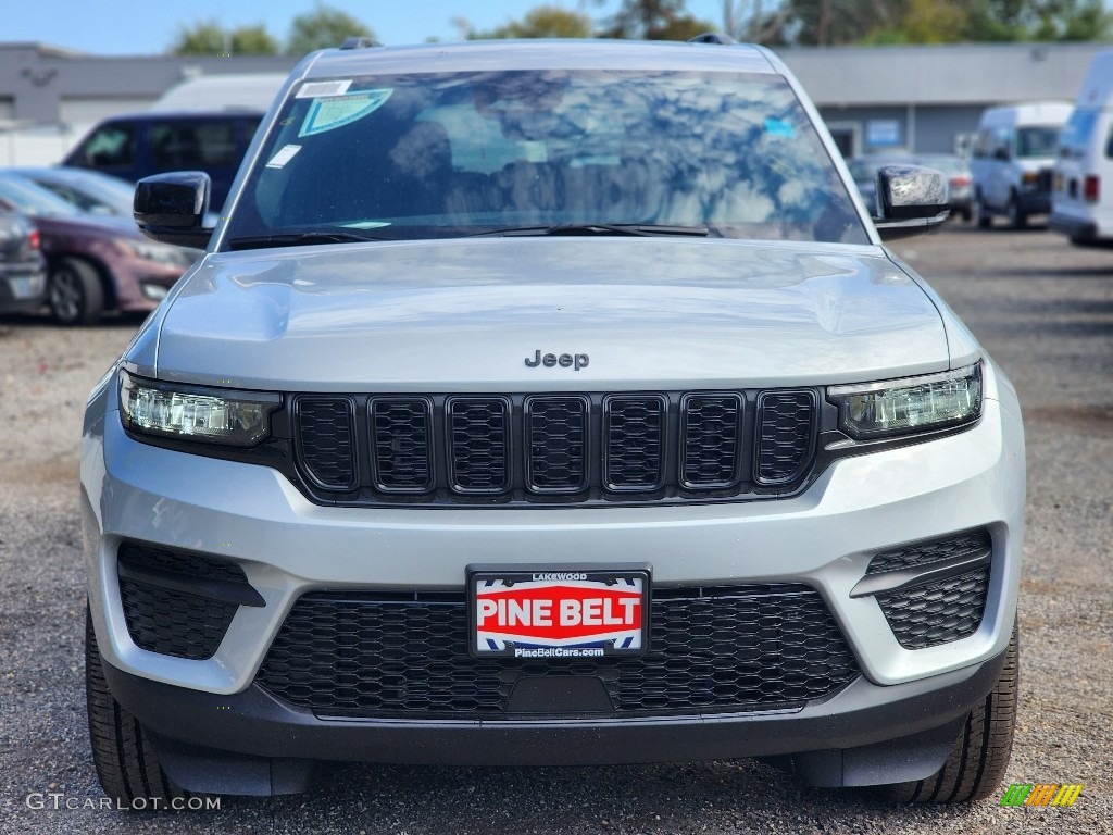 2023 Grand Cherokee Altitude 4x4 - Silver Zynith / Global Black photo #2