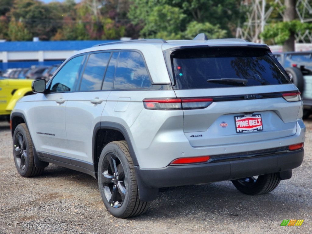 2023 Grand Cherokee Altitude 4x4 - Silver Zynith / Global Black photo #4