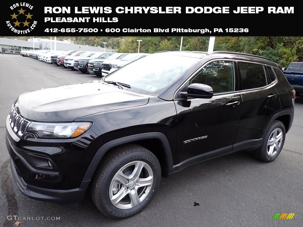 2023 Compass Latitude 4x4 - Diamond Black Crystal Pearl / Black photo #1