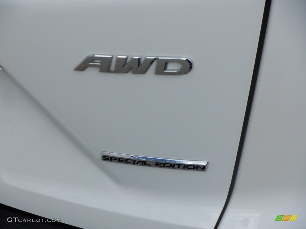 2021 Honda CR-V Special Edition AWD Marks and Logos Photos