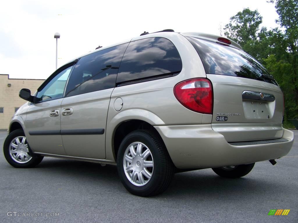 2005 Town & Country LX - Linen Gold Metallic / Dark Khaki/Light Graystone photo #3