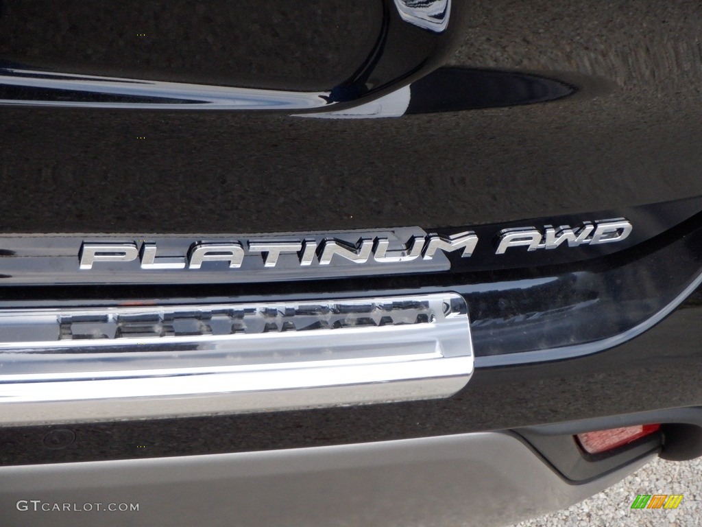 2023 Toyota Highlander Platinum AWD Marks and Logos Photos