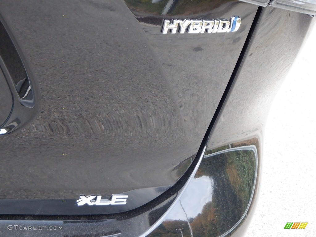2023 Toyota Highlander Hybrid XLE Bronze Edition AWD Marks and Logos Photos