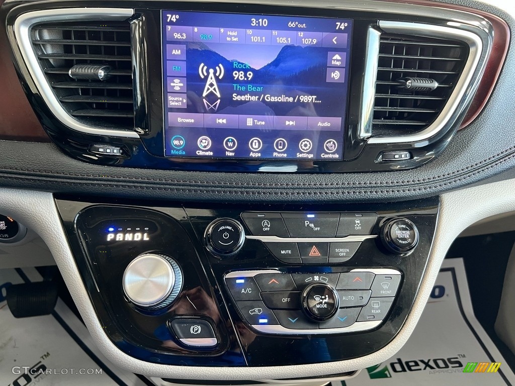 2020 Chrysler Pacifica Limited Controls Photos