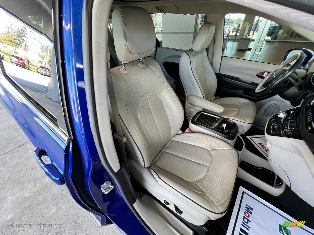 2020 Chrysler Pacifica Limited Front Seat Photos