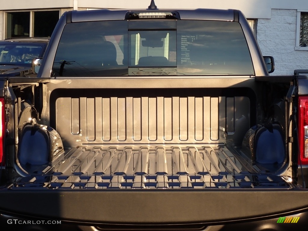 2024 1500 Big Horn Crew Cab 4x4 - Granite Crystal Metallic / Black photo #5