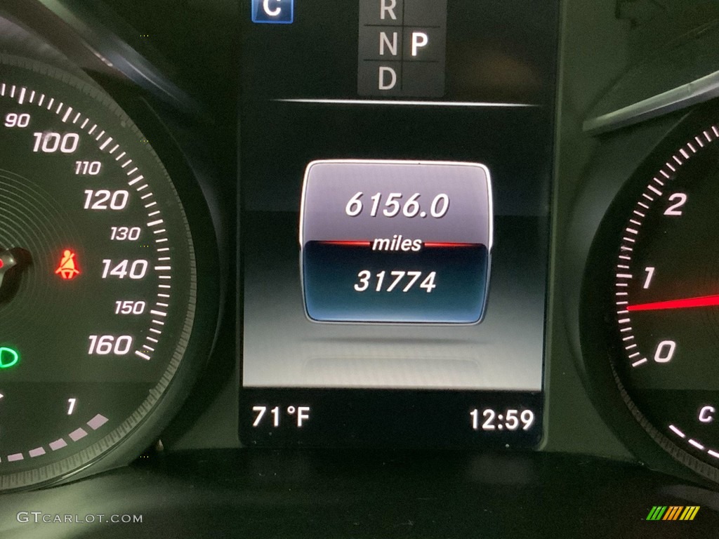 2019 GLC 300 - Polar White / Black photo #30