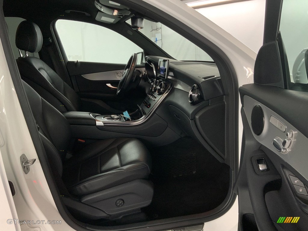 2019 GLC 300 - Polar White / Black photo #32