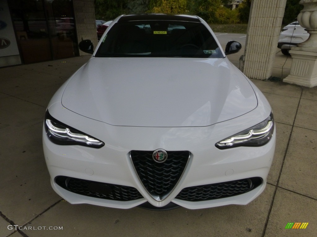 2024 Giulia Ti AWD - Alfa White / Black photo #9