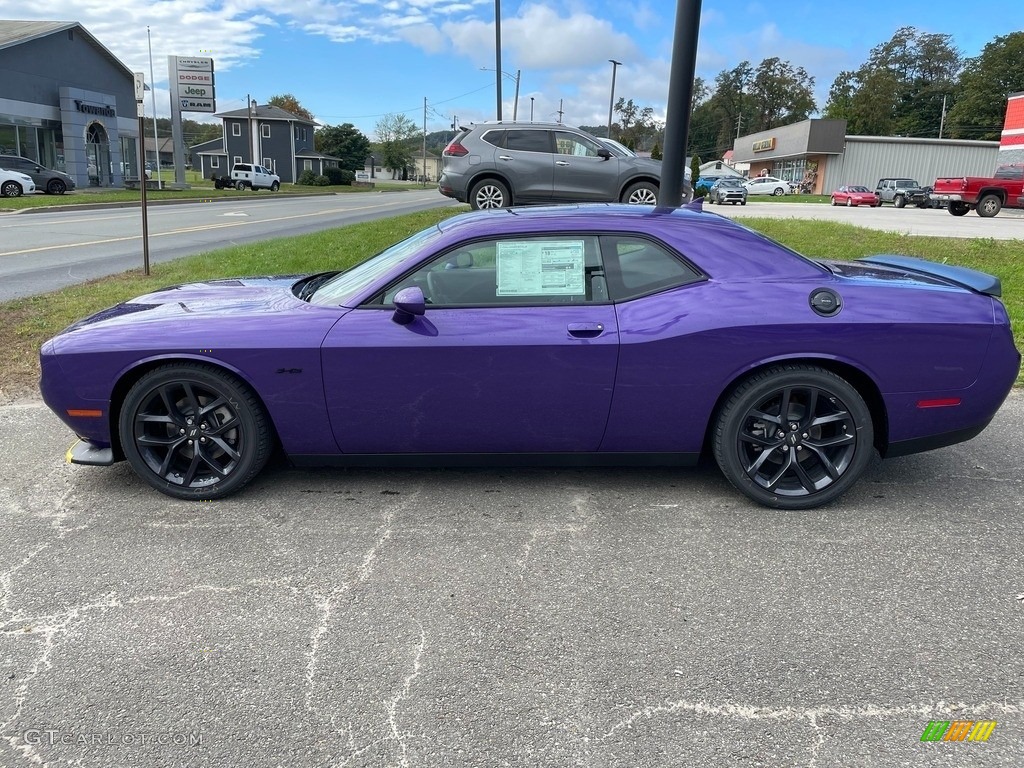 2023 Challenger R/T Plus - Plum Crazy Pearl / Black photo #7