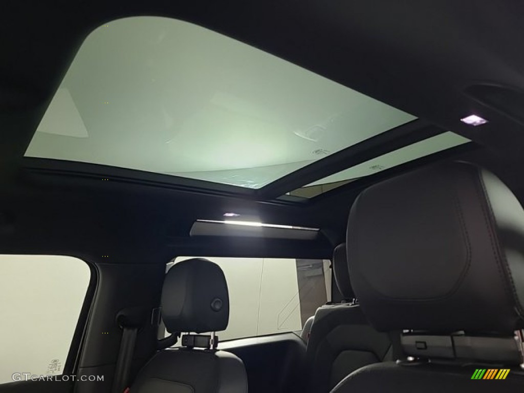 2023 Land Rover Defender 90 X-Dynamic SE Sunroof Photos