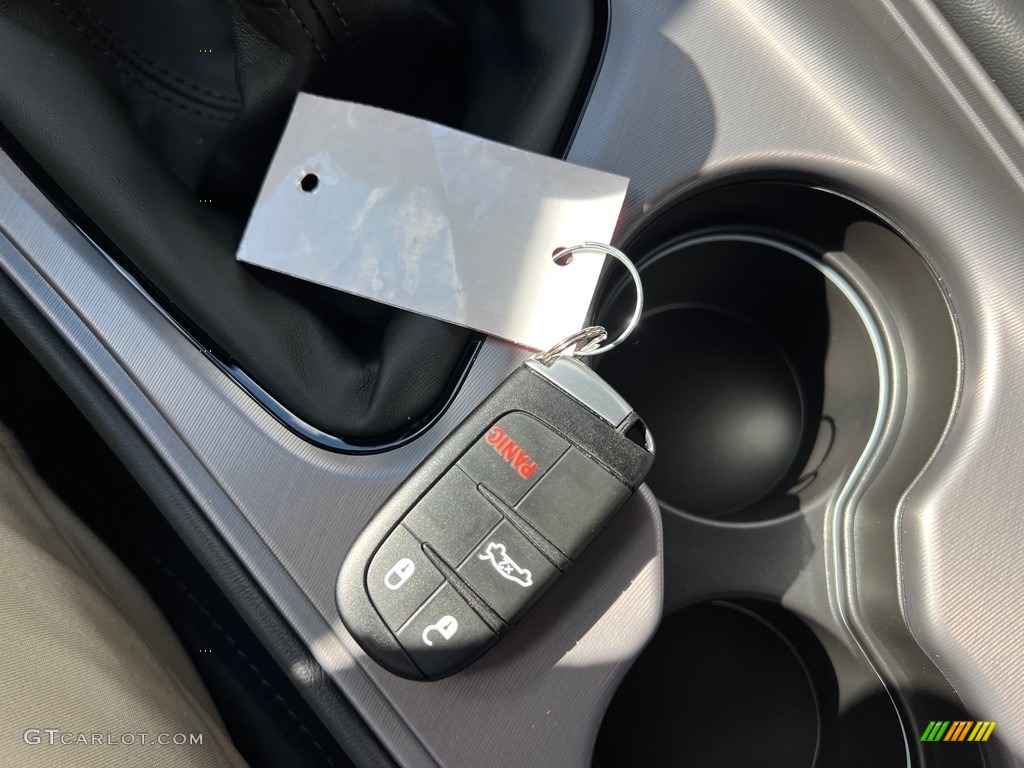 2023 Dodge Challenger R/T Plus Keys Photos