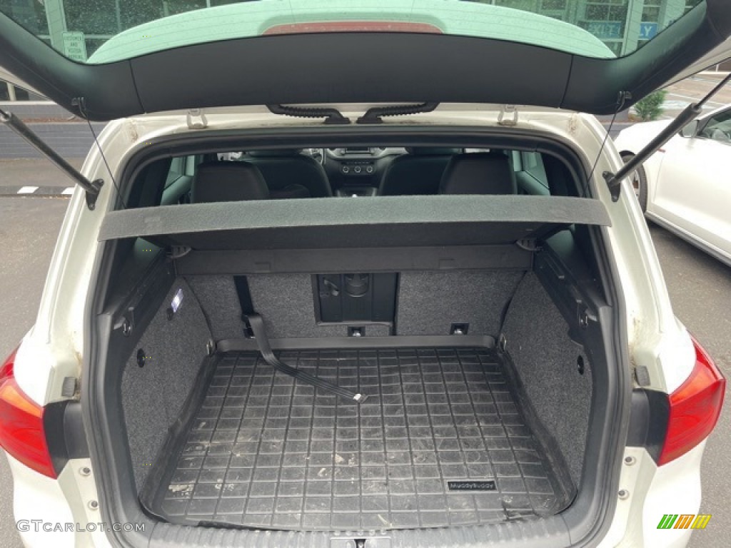 2016 Volkswagen Tiguan R-Line Trunk Photo #146685546