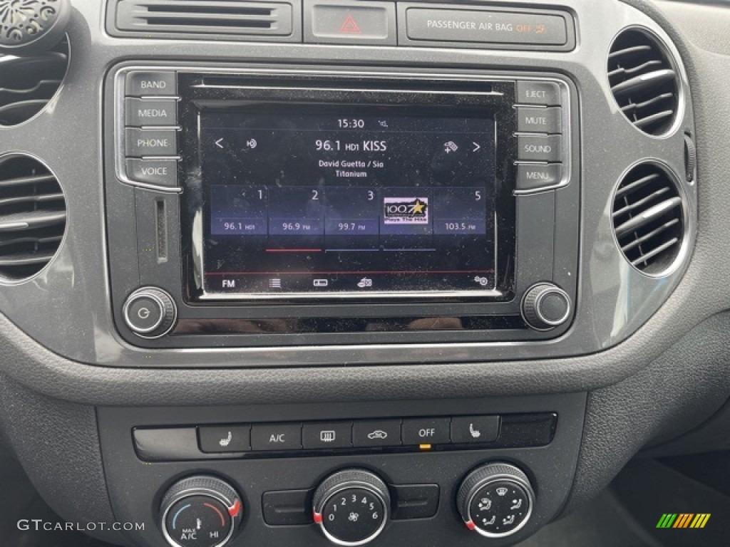 2016 Volkswagen Tiguan R-Line Controls Photo #146685606
