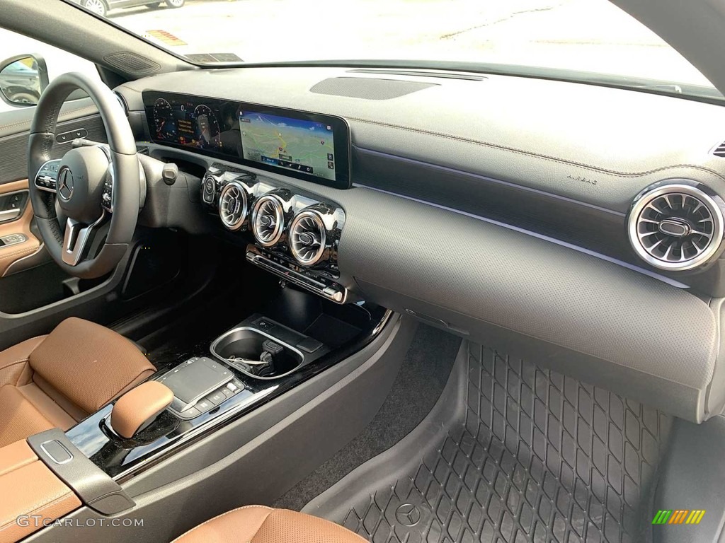 2022 Mercedes-Benz A 220 4Matic Sedan Dashboard Photos