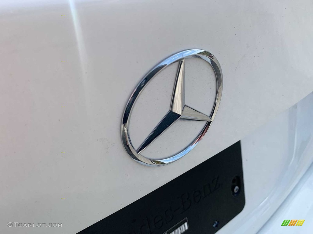 2022 Mercedes-Benz A 220 4Matic Sedan Marks and Logos Photos