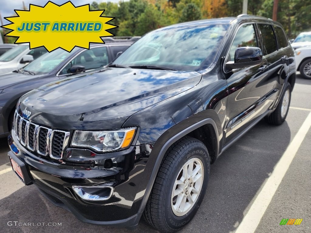 2020 Grand Cherokee Laredo E 4x4 - Diamond Black Crystal Pearl / Black photo #1