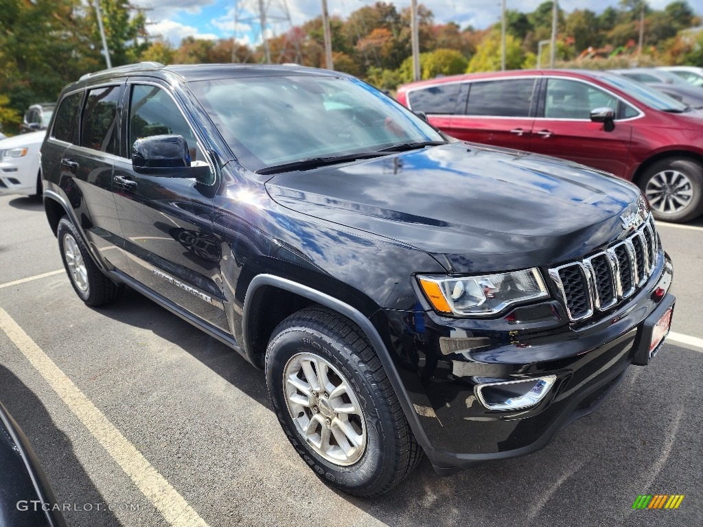 2020 Grand Cherokee Laredo E 4x4 - Diamond Black Crystal Pearl / Black photo #2