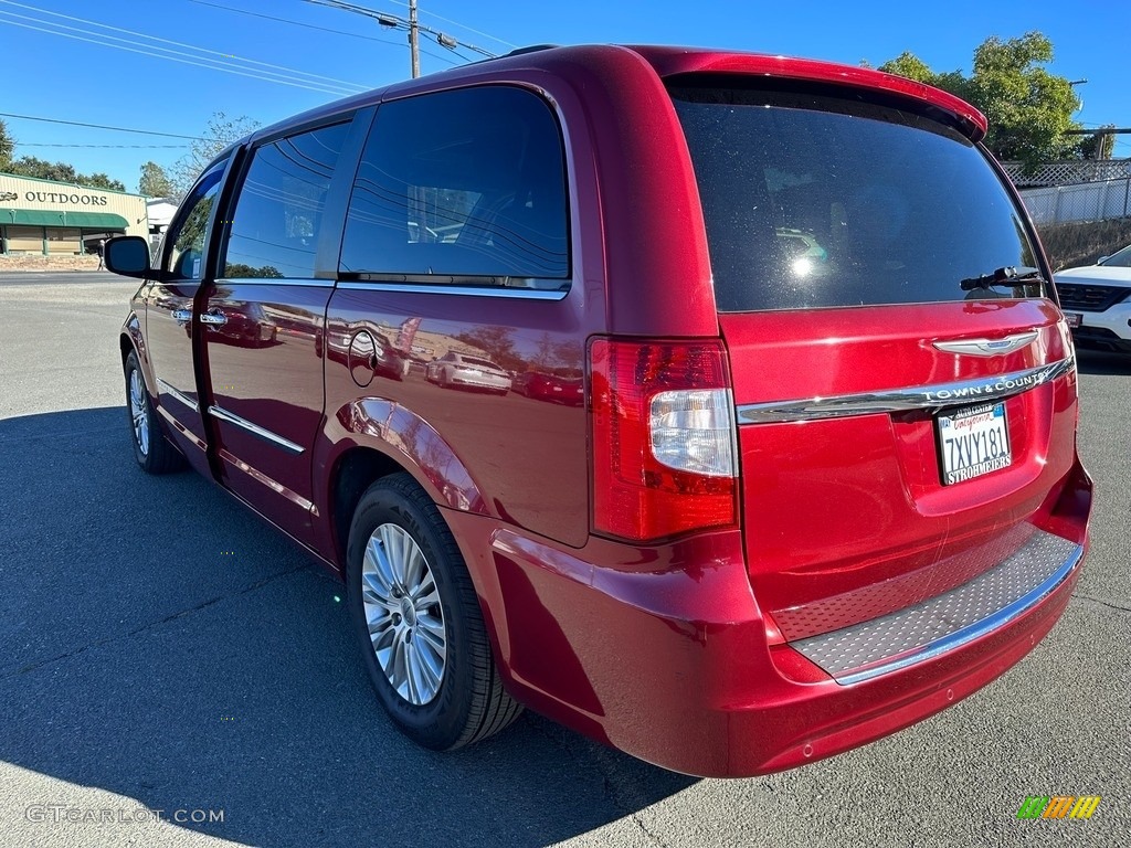 2015 Town & Country Touring-L - Deep Cherry Red Crystal Pearl / Black/Light Graystone photo #4