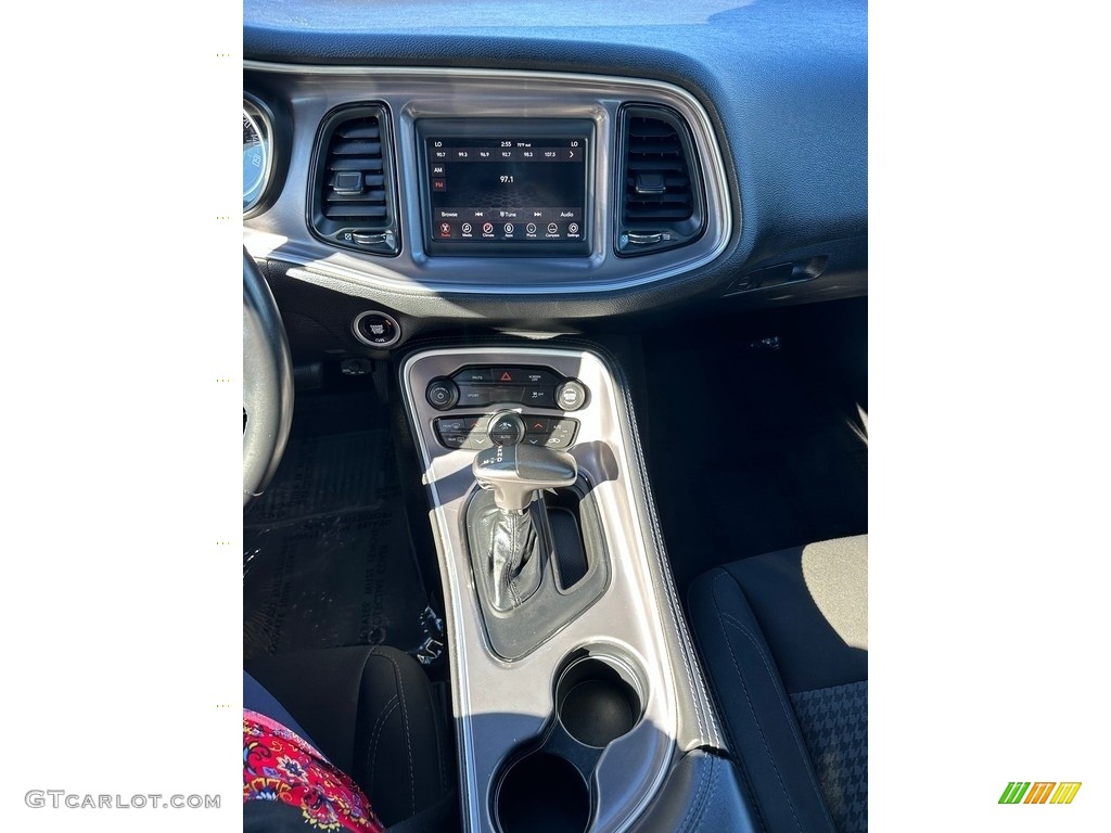 2020 Challenger SXT - Octane Red / Black photo #9