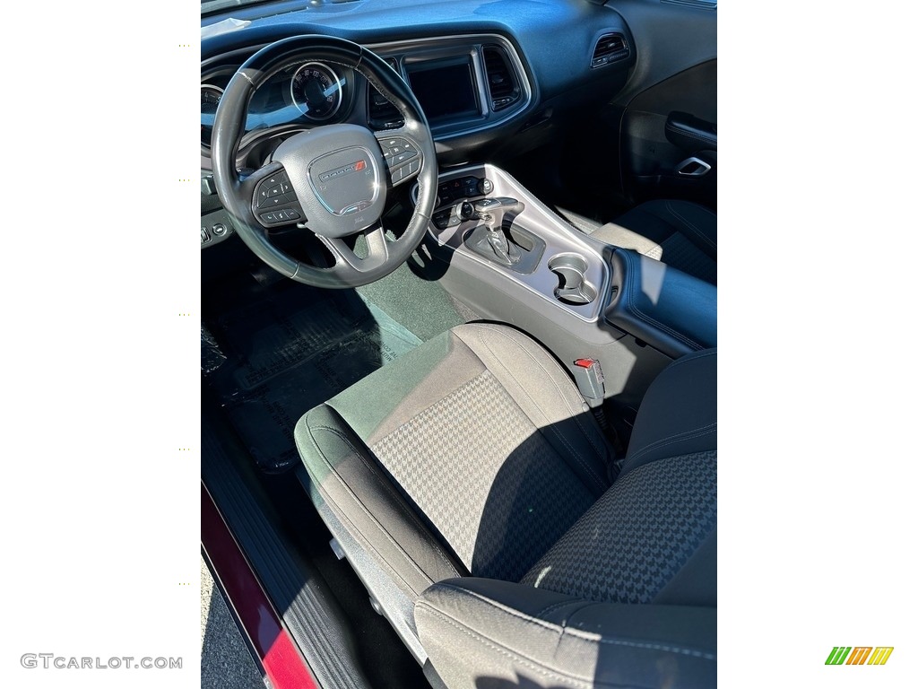 2020 Challenger SXT - Octane Red / Black photo #11