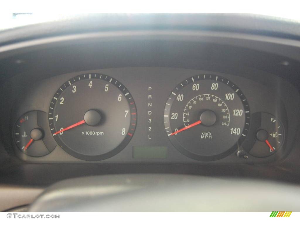 2004 Elantra GLS Sedan - Sterling Silver / Gray photo #16
