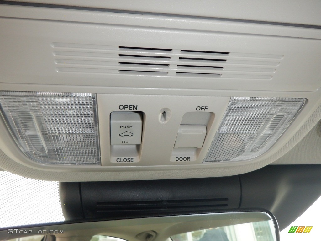 2022 Honda Accord EX-L Hybrid Controls Photos