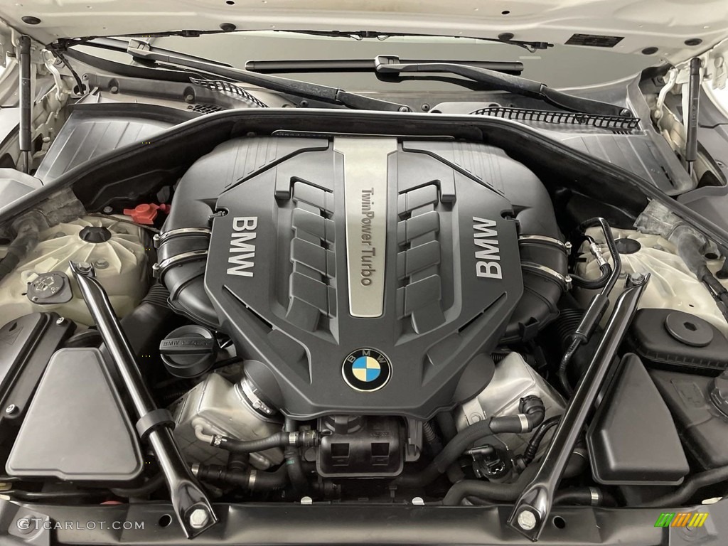 2012 BMW 7 Series 750i Sedan Engine Photos
