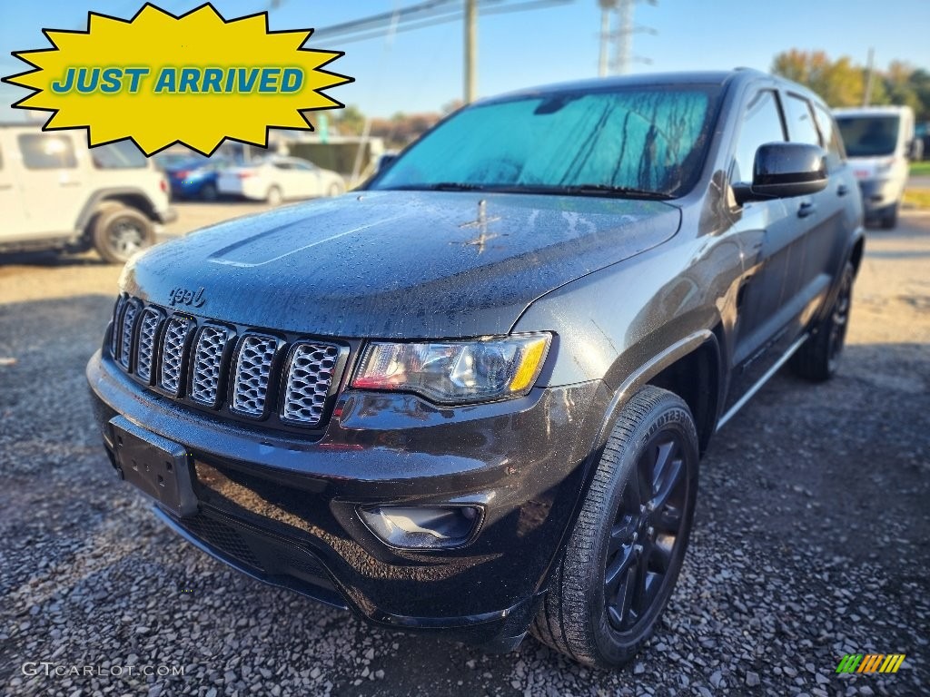 2020 Grand Cherokee Altitude 4x4 - Diamond Black Crystal Pearl / Black photo #1