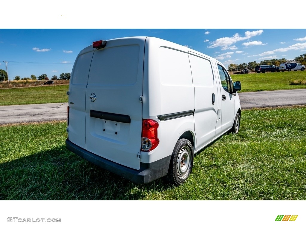 2017 NV200 SV - Fresh Powder / Gray photo #4